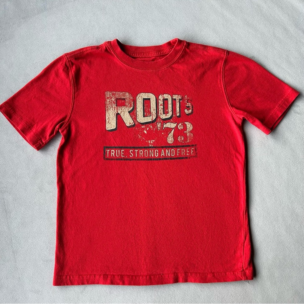 Roots ~ True Strong and Free ~ Youth Tee ~ Size Medium 7-8